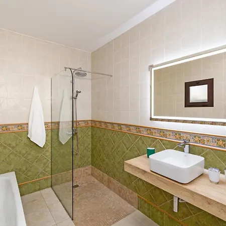 Stephanie بلايا بلانكا