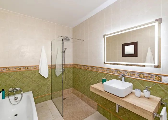 Stephanie Коста Бланка